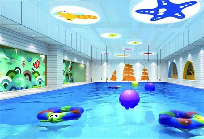 室内婴儿游泳