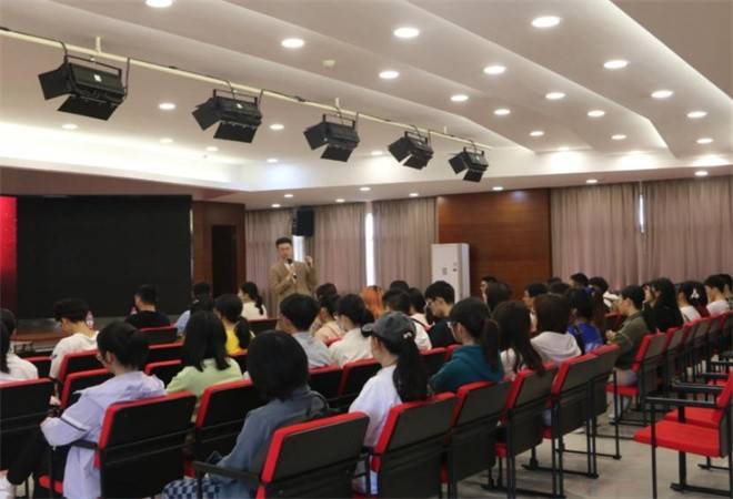 青少年演讲与口才