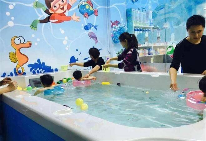 婴儿游泳场