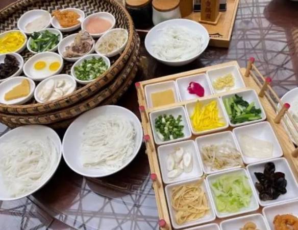 云南大理过桥米线