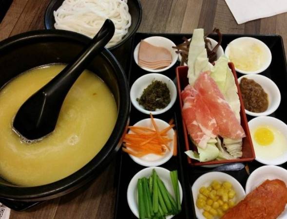 云南大理过桥米线