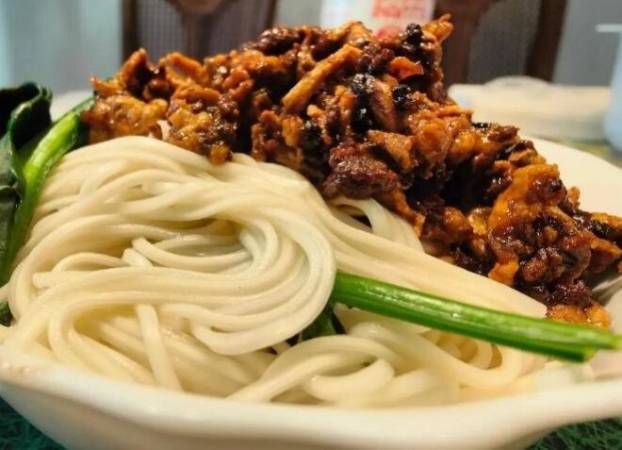 熊麻婆卤味拌面