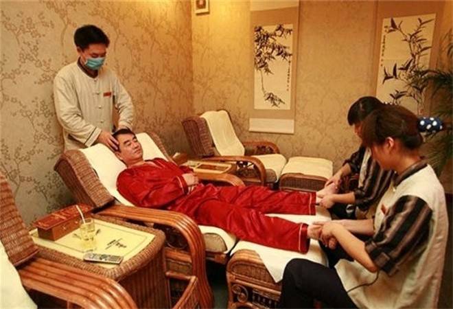 怀民华足修脚足疗