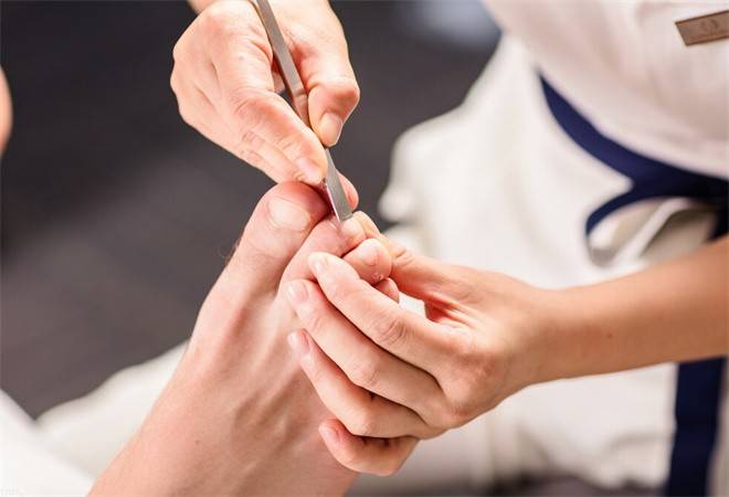 怀民华足修脚足疗