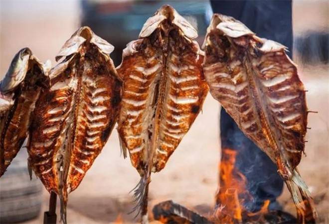 摆摊卖烤鱼