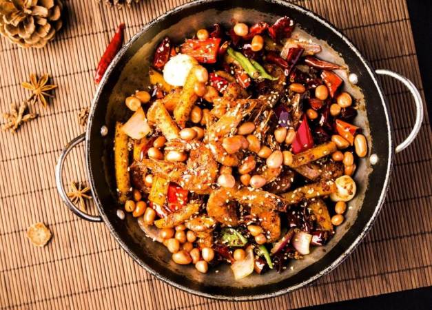 露缘巴蜀风味麻辣香锅