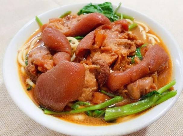 豆小侠猪肘面