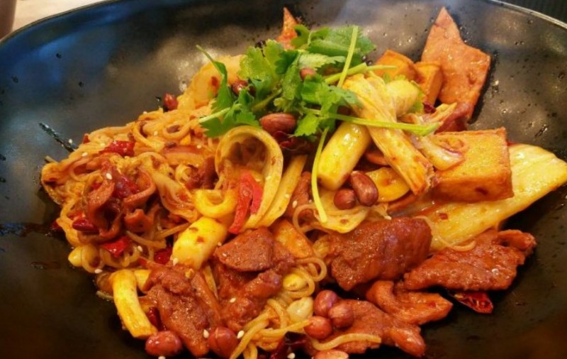 牛沖天麻辣香鍋