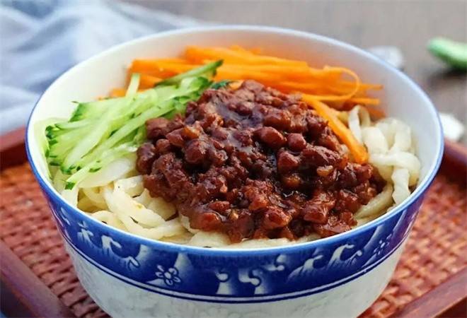 北京正宗炸酱面