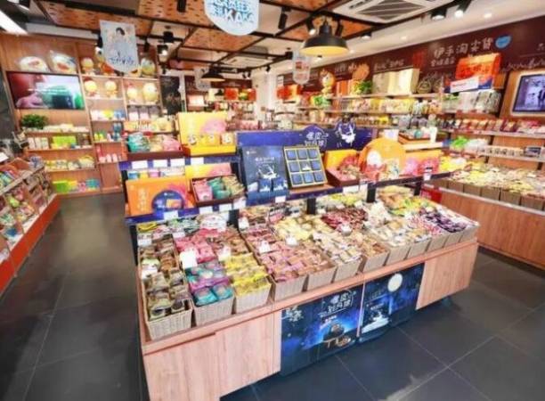 大嘴鼠量贩零食