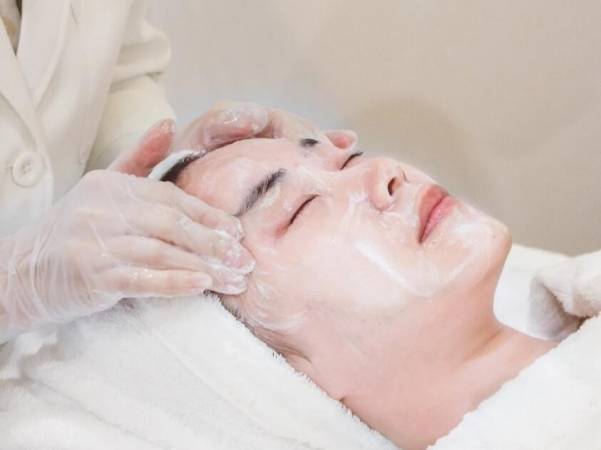 澜思菲娅淡斑祛痘中心