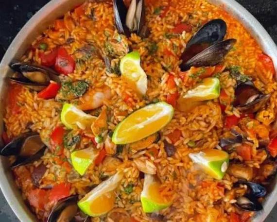 神炖局海鲜焖锅饭