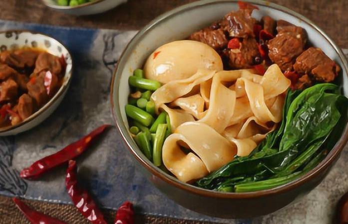 刘八两牛肉板面