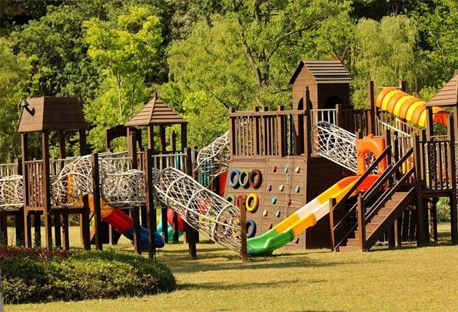 儿童户外游乐场