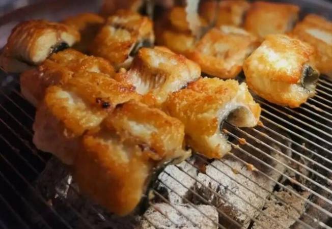 奉座泥炉烤肉烤活鳗