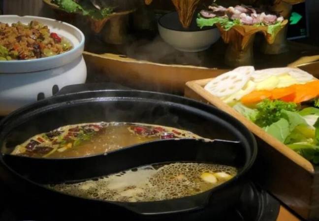 喃妹云南酸菜牛肉火锅