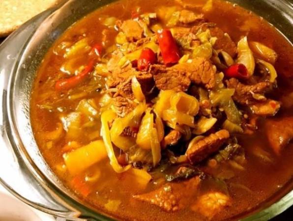 喃妹云南酸菜牛肉火锅