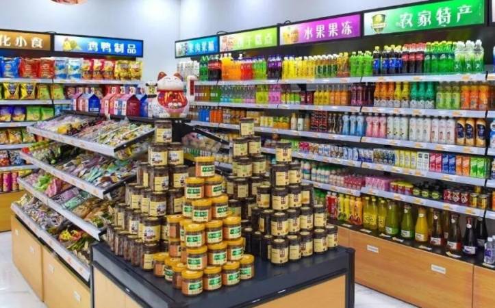 团野6块9零食折扣店