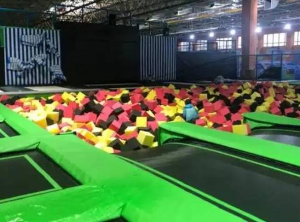 小跳蛙蹦床公园