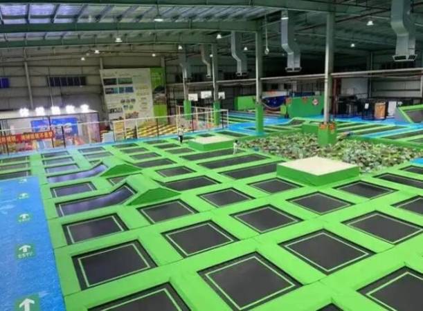 小跳蛙蹦床公园