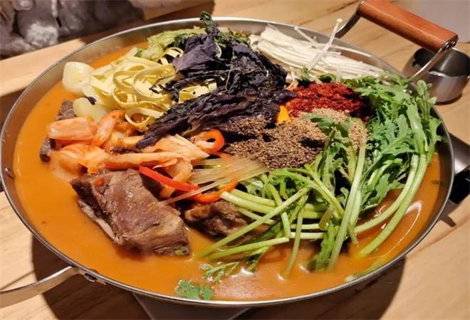 韩式脊骨火锅