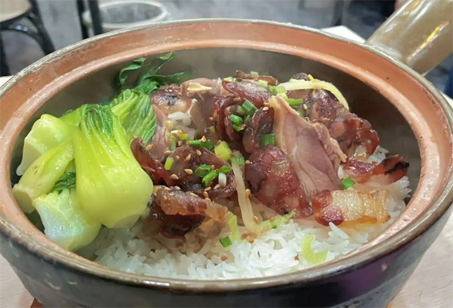 沖記煲仔飯加盟