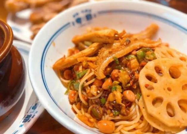 夸爷拌粉瓦罐汤