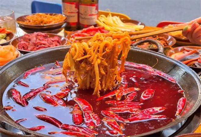 老破小火锅排档