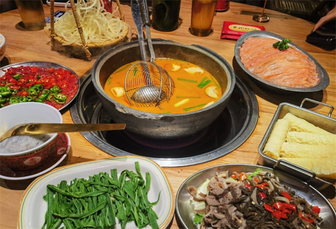 紅燈記貴州酸湯牛肉火鍋加盟