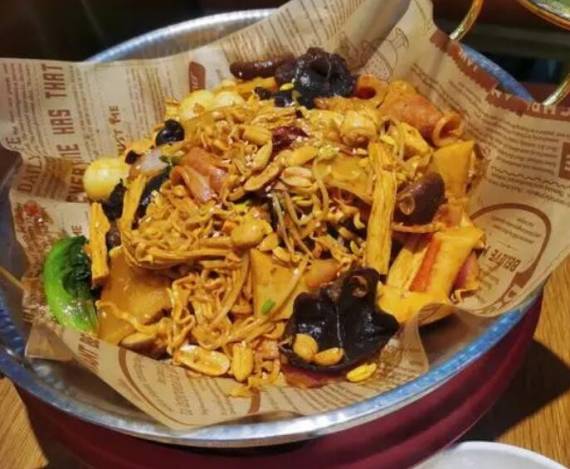 红渡小香牛肉麻辣香锅