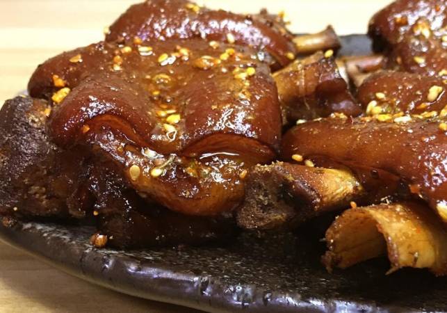 独椒戏烤卤猪蹄