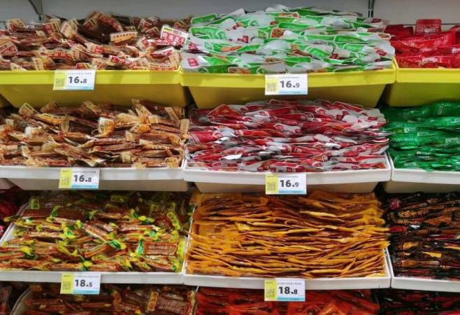 折耳兔零食折扣仓