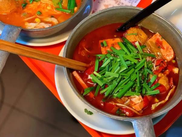 乔小悦云南水瓢小锅米线