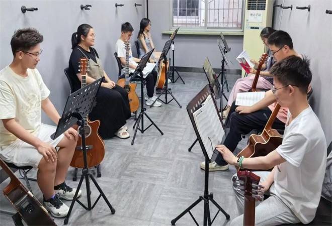 爱之琴吉他培训