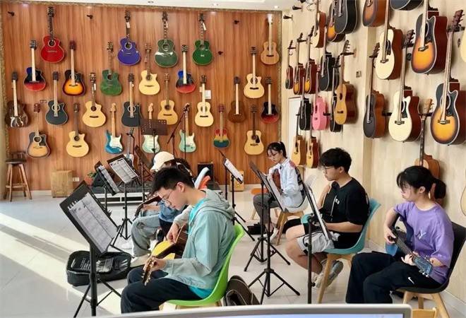 爱之琴吉他培训