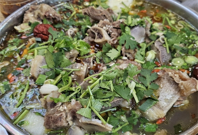 肥牛山大骨牛肉湯