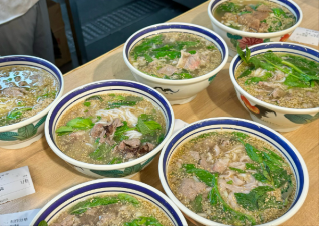 周大舅生烫牛肉米线