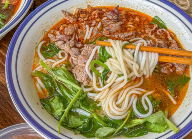 周大舅生烫牛肉米线