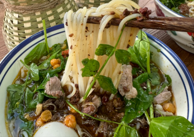 周大舅生烫牛肉米线