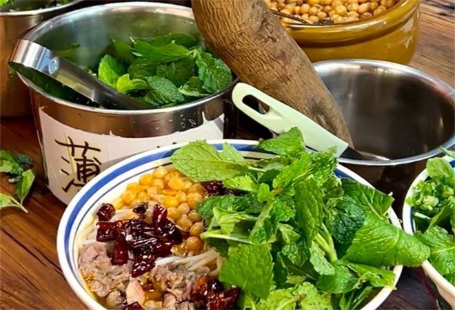 乔杉杉生烫牛肉米线