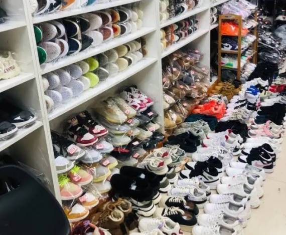 猫宁洗衣洗鞋店