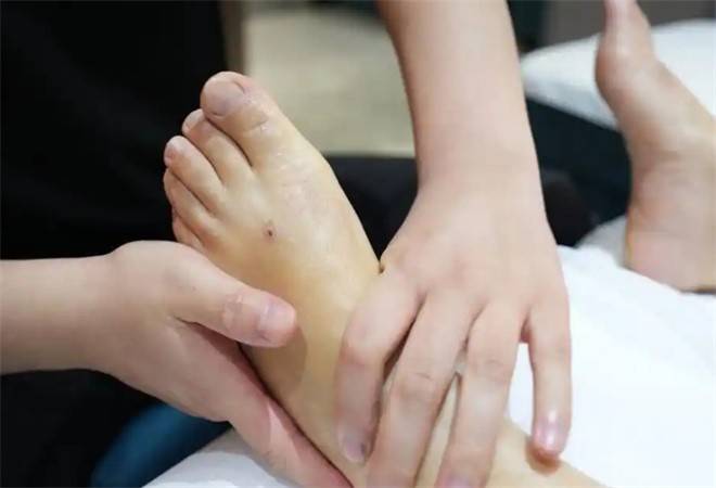 足满益足疗修脚