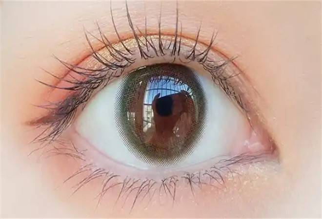 彩色隐形眼镜