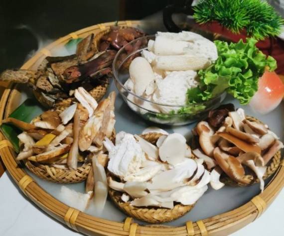 花与菌野生菌火锅