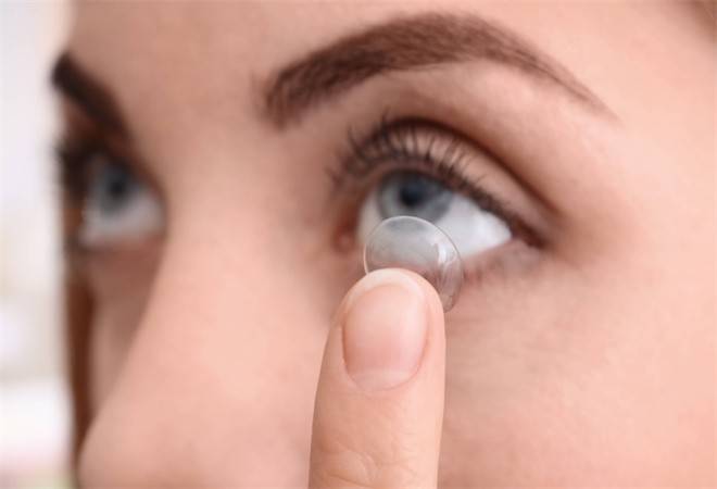 隐形眼镜