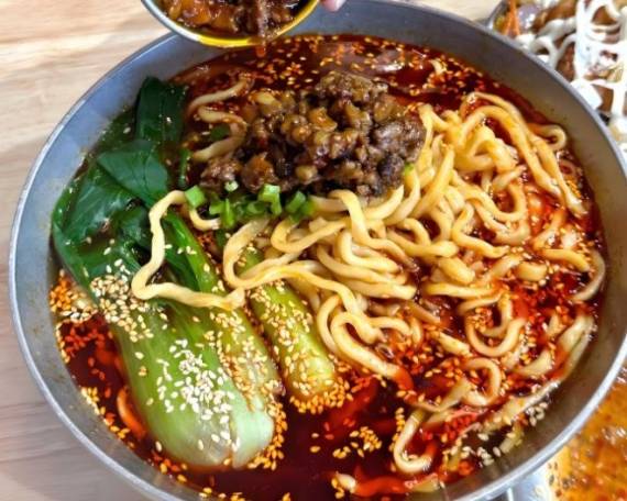 胖大嫂手擀麻辣面