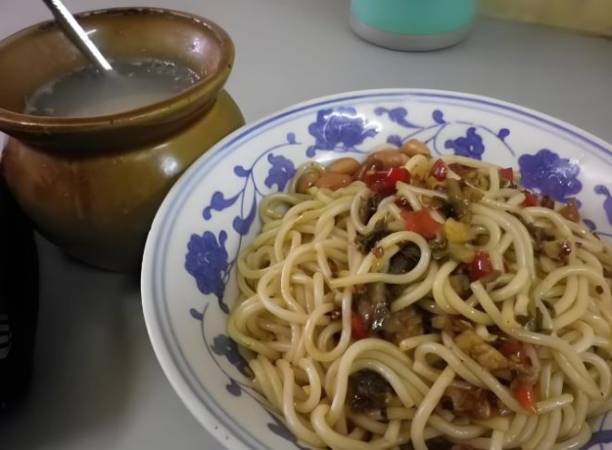 乐满座拌粉瓦罐汤