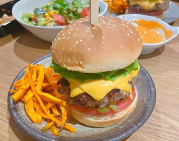 纯手工牛肉汉堡