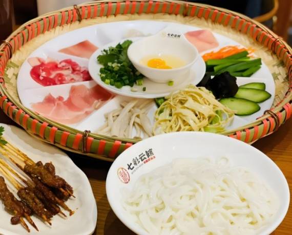 七彩云馆过桥米线