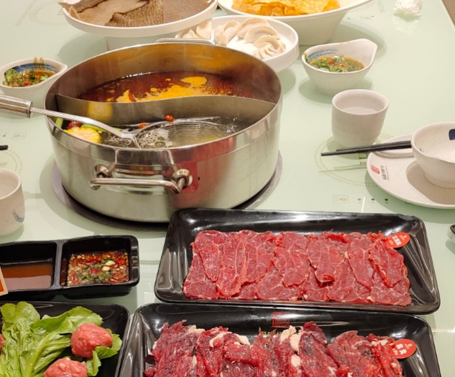 四點(diǎn)金潮汕鮮牛肉火鍋